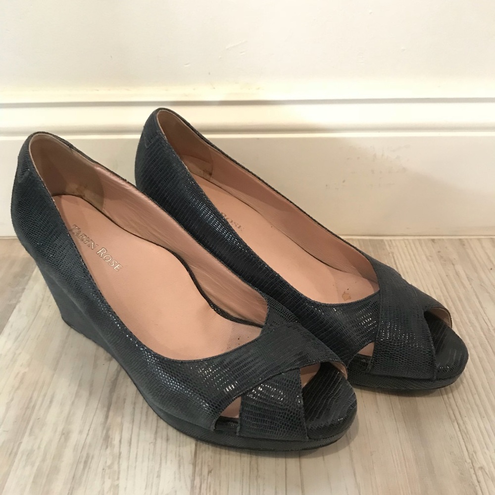 Taryn Roses Wedge